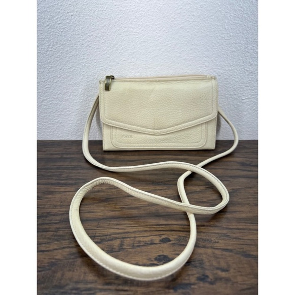 Fossil Vintage Ivory Pebble Leather Envelope Flap Checkbook Wallet‎ With Strap